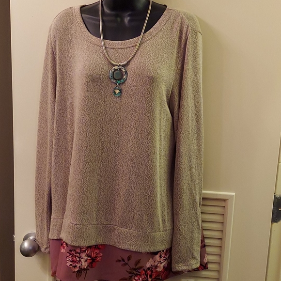 Valerie Stevens Sweaters - NWT LIGHTWEIGHT SWEATER TOP